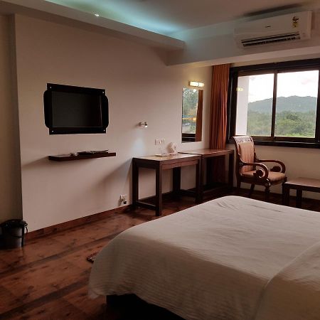 Bisu Hotel & Resorts Khed  Dış mekan fotoğraf
