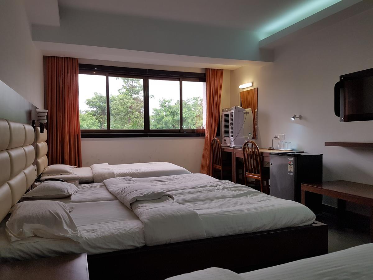 Bisu Hotel & Resorts Khed  Dış mekan fotoğraf