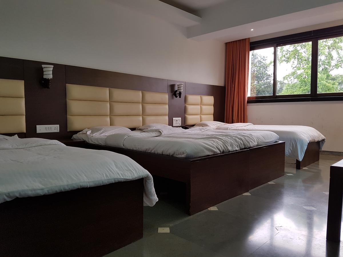 Bisu Hotel & Resorts Khed  Dış mekan fotoğraf